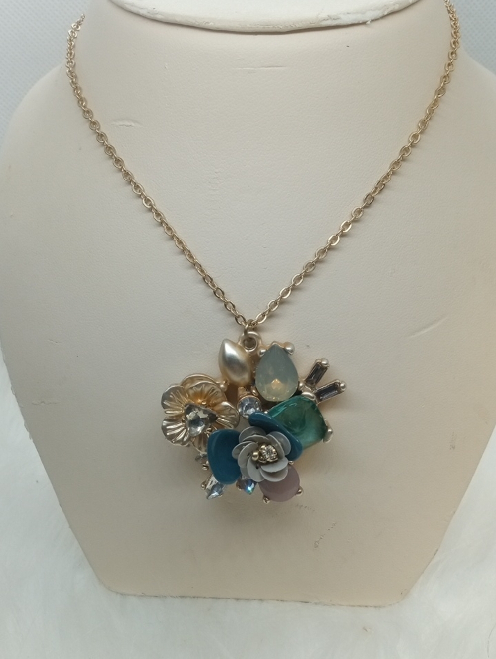 LOFT FLORAL BOUQUET PENDANT